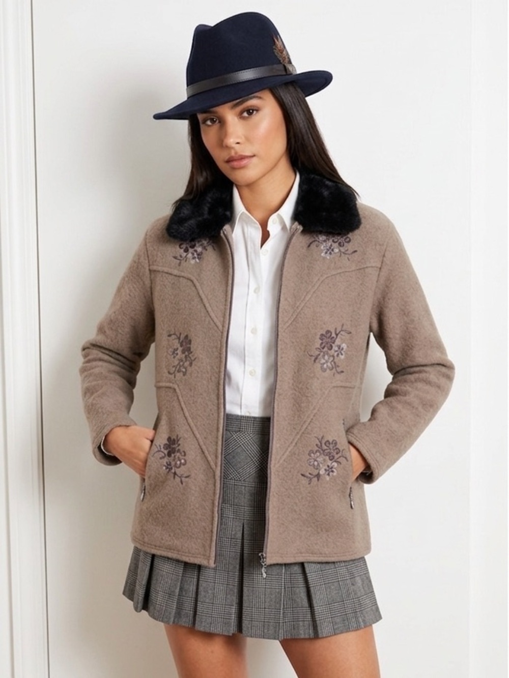 Baya floral embroidered lined boiled-wool jacket w remove. fur collar Size large